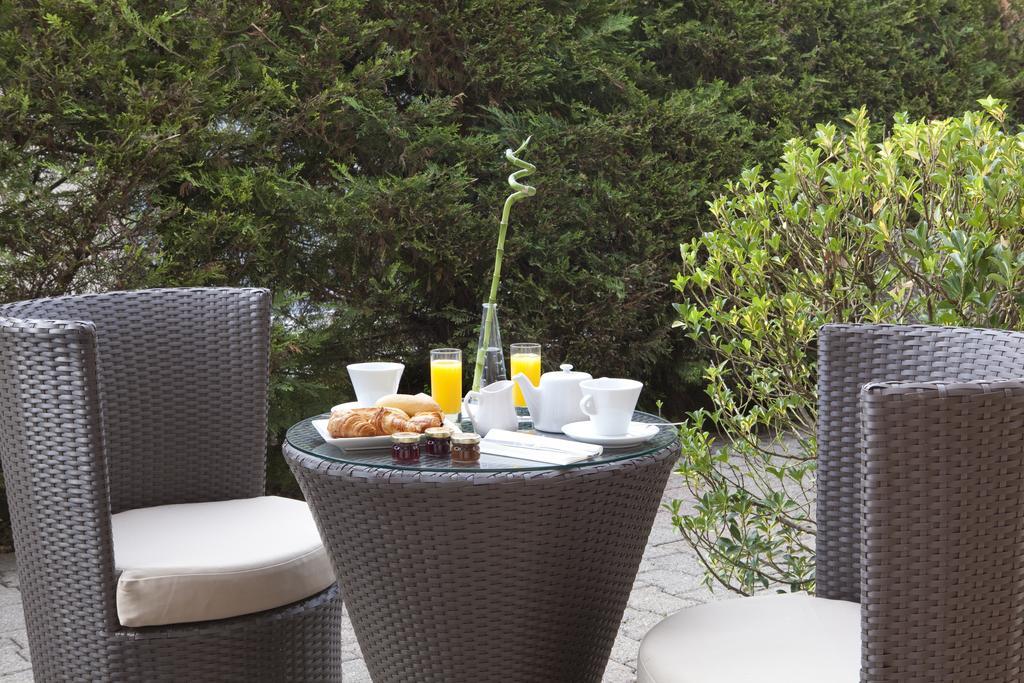 Contact Hotels Les Pierres Dorees アンベリュー・ダゼルグ 部屋 写真